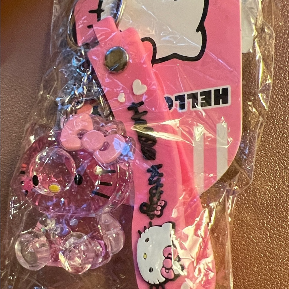 Hello Kitty Liquid Keychain with Wrist Strap - Picture 4 of 6